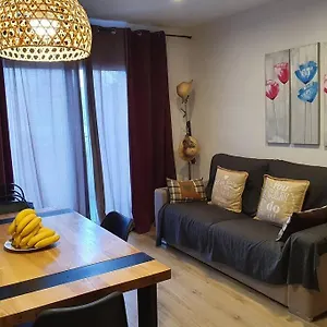 Bonito Piso Frente A La Playa Con Parking Privado. Apartamento